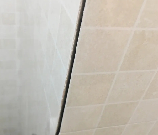 扎鲁特瓷砖空鼓维修公司分享阳台瓷砖脱落的修复过程可以分为以下几个步骤