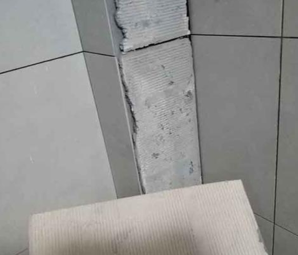 扎鲁特瓷砖空鼓维修公司分享下厨房瓷砖脱落的补救措施。